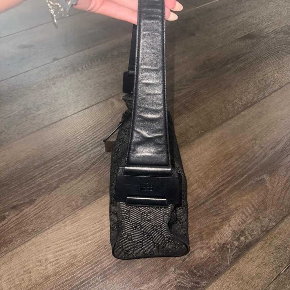 Black Designer Shoulder Bag - Picture 4 of 9